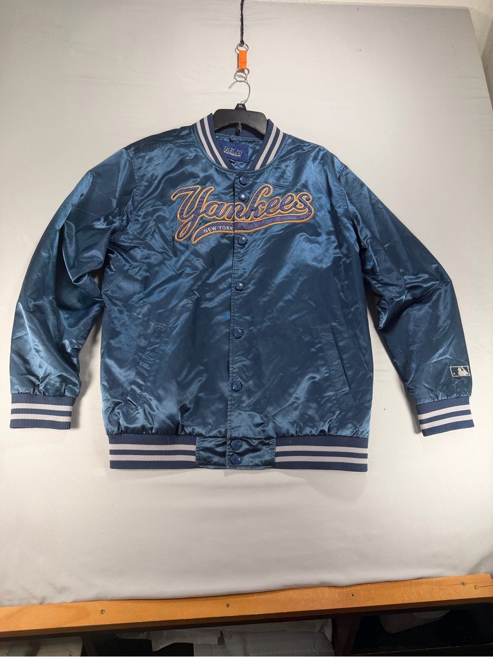 NWOT MLB NY Yankees Blue Satin Bomber Varsity Jacket Mens Medium Mint Cond